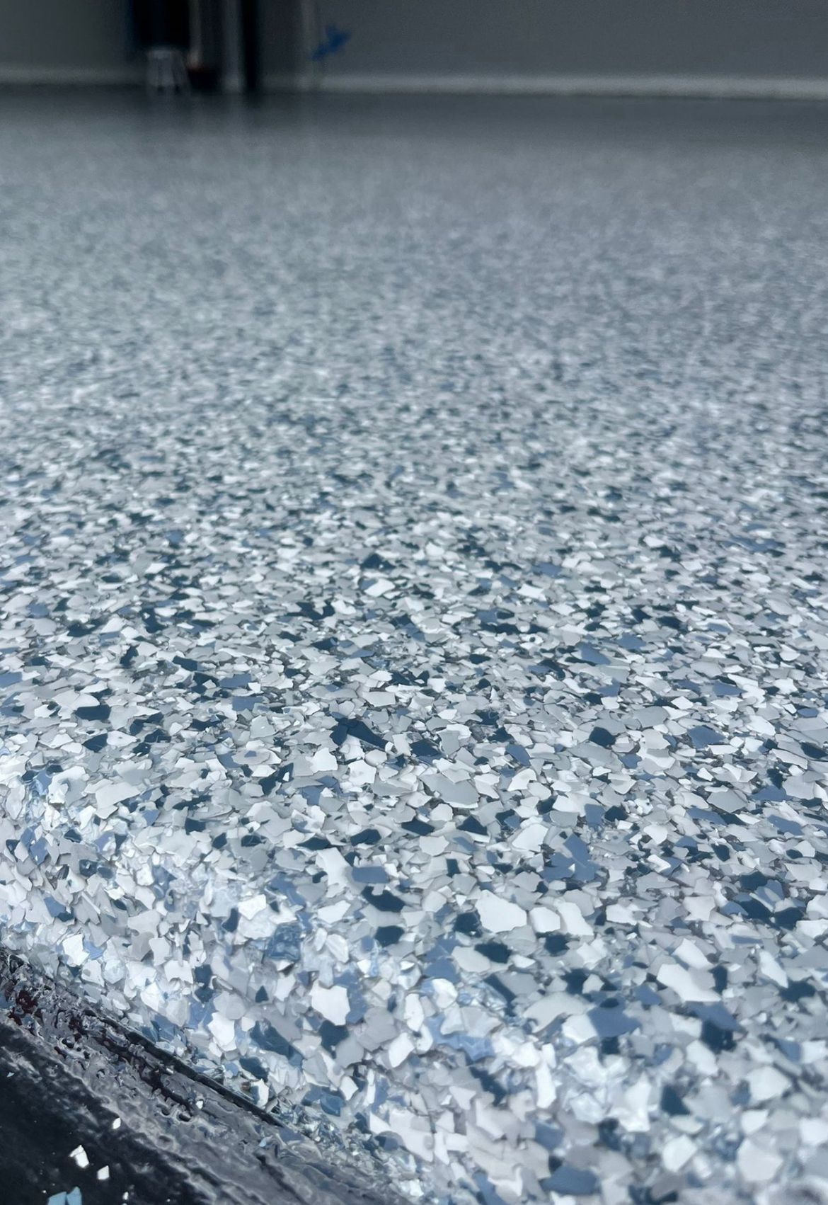 Elegant garage with multicolor flake finish